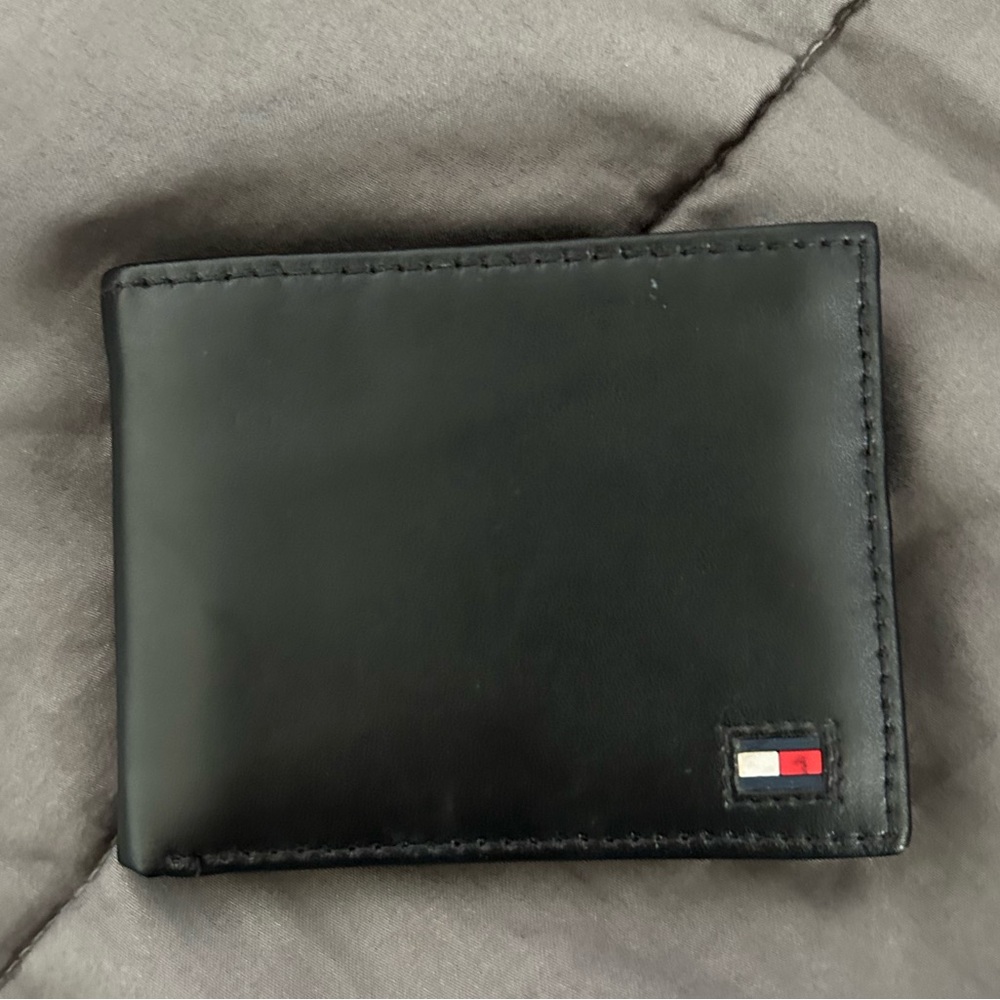 Tommy Hilfiger Bifold Leather Wallet